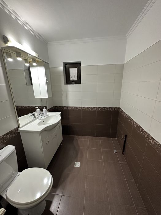 Închiriez spațiu comercial ostroveni