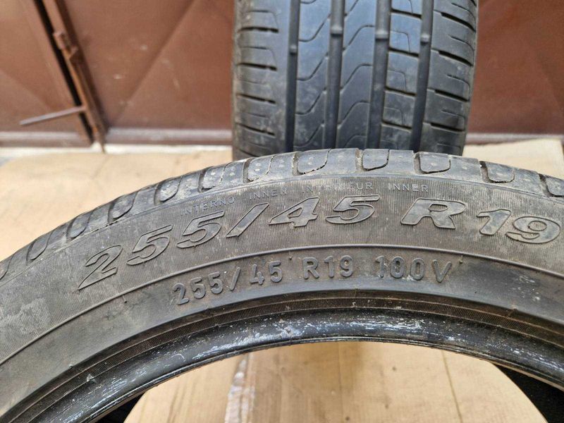 2 Pirelli R19 255/45
летни гуми
DOT2219