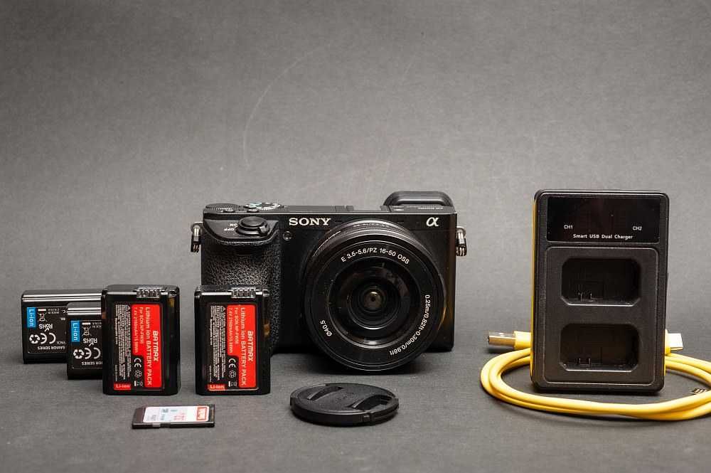 Pachet SONY A6500 + obiectiv kit + 4 acumulatori + card