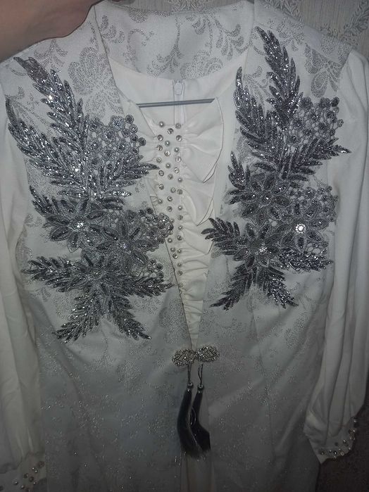 Келин салом куйлаклар 2 та. Скидка килиб бераман. Платья келинка 2шт