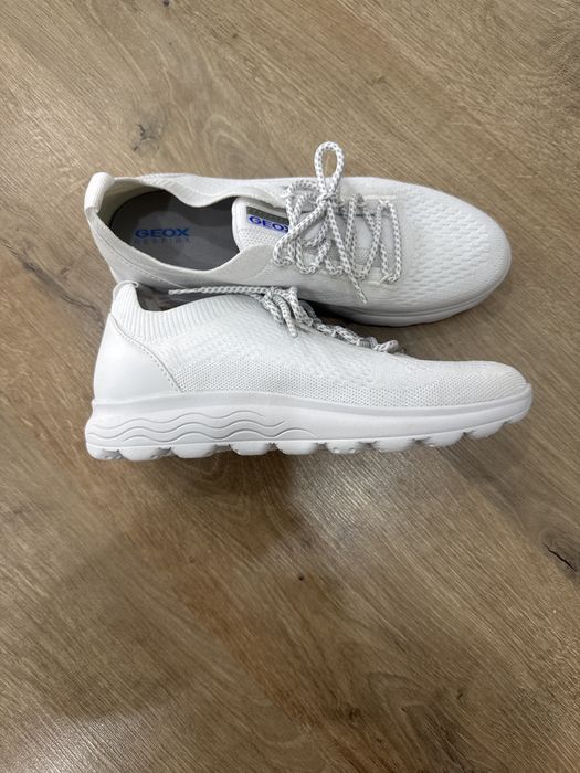 Продам кроссовки Geox