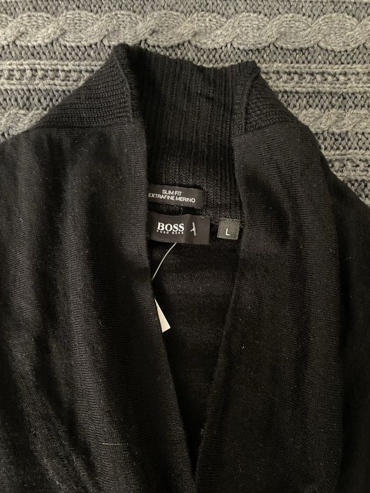 Hugo Boss пуловер от меринова вълна (мъжки, L размер)