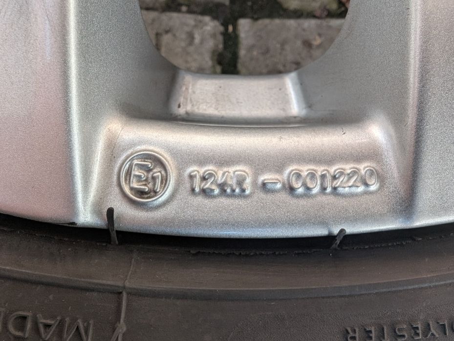 Алумиеви джанти 16" + летни гуми и вентили със сензори за налягане