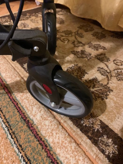 Cadru ajutator pentru mers cu roti