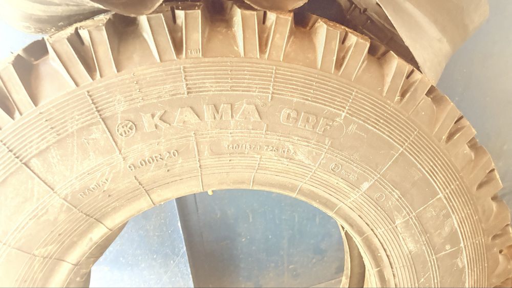 Шины на камаз, зил 9.00 р20