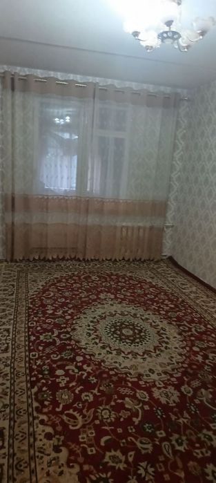 Ал Жасур кафе олдида 2 хоналик квартира оилага ижарага берилади