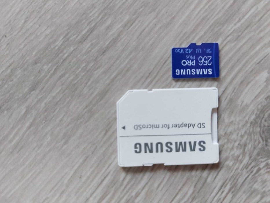 Pachet Aparat foto DSLR CANON EOS 2000D 24.1 MP+obiective+husă+card