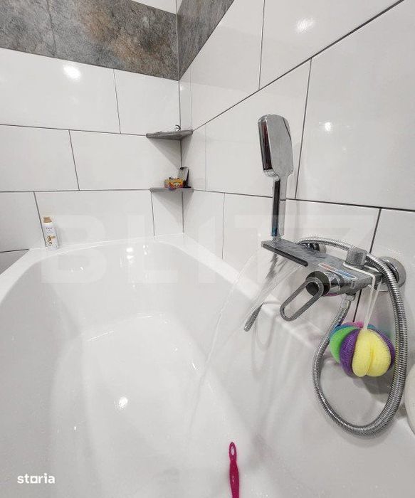 Casa cu 3 camere, 2 bucatarii, Teren de 1000 mp, zona Unirii