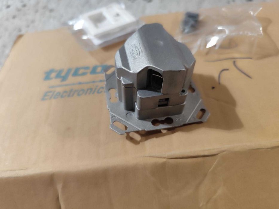 Priza perete date ingropata alba, 2x RJ45, cat6, ecranata, Tyco Amp