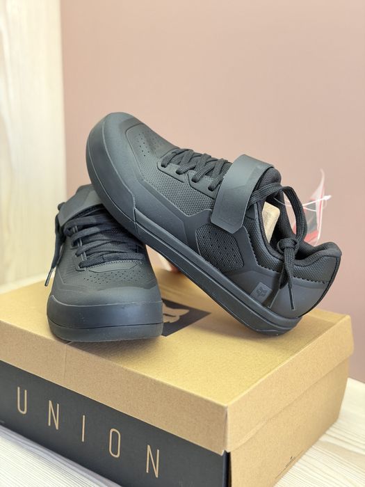 Чисто нови обувки за планинско колоездене FOX RACING размер 41