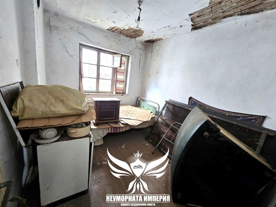 Двуетажна вила/къща 208РЗП с 900кв.м. двор село Баните обл.Смолян