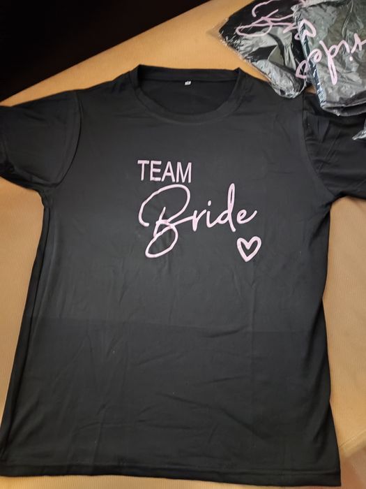 Дамска блуза, с къс ръкав - еластична .Не се мачка, подходяща за спорт