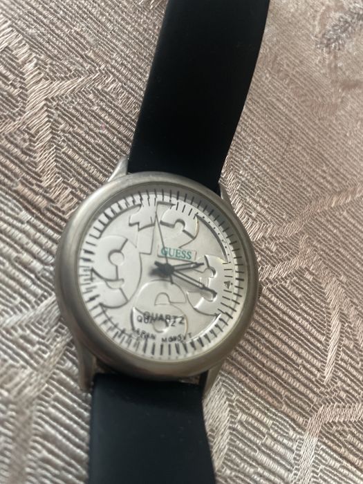 Часовник guess оригинал