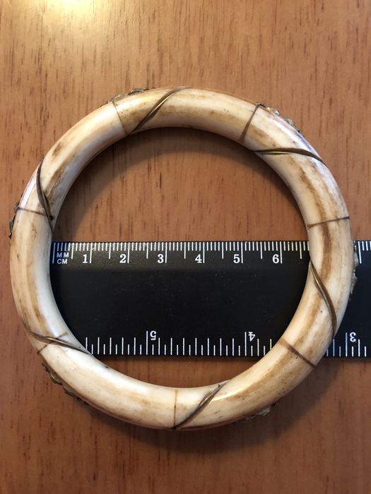 Браслеты с инкрустацией