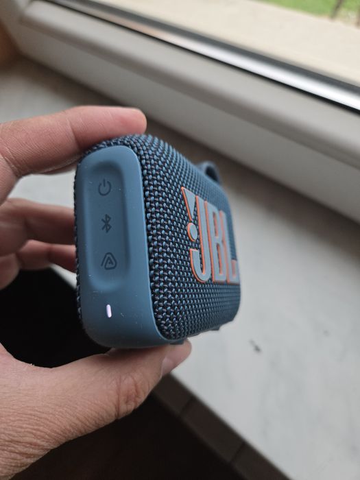 Блутут колонка JBL