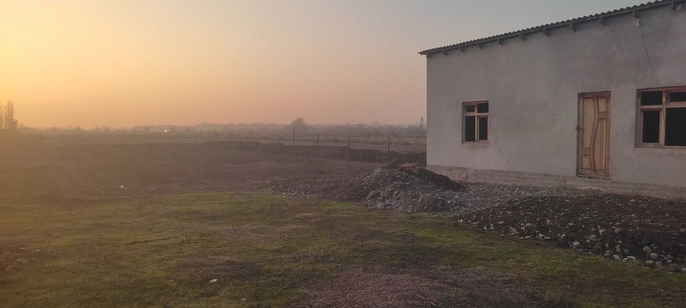 Продам участок 13 соток с домом!дом в черновом отделке 2 комнаты!