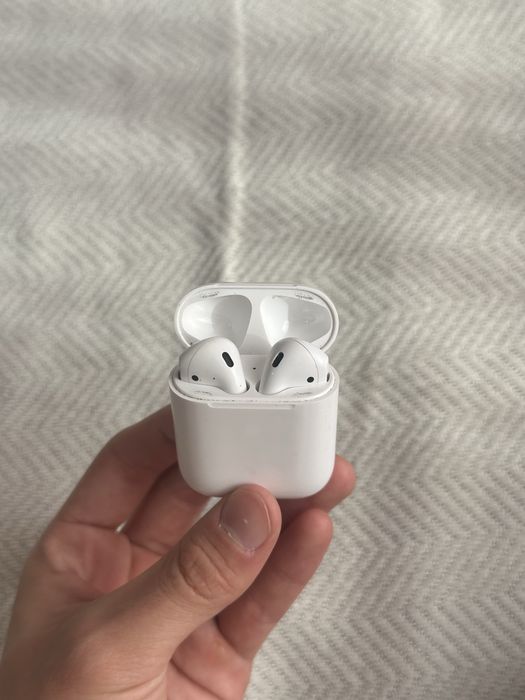 airpods 1 оригинал в отличном состояние