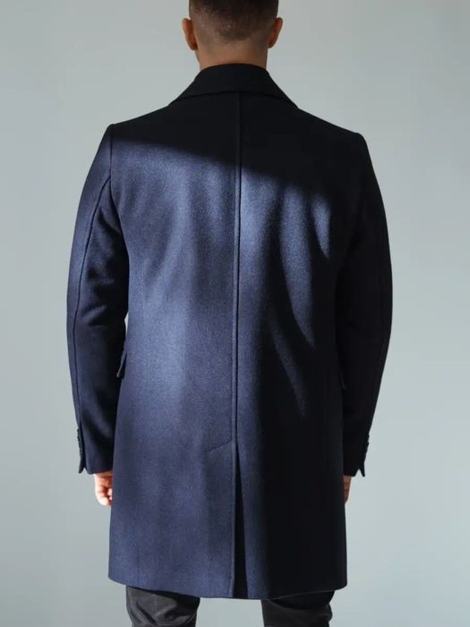 Двубортное шерстяное пальто.