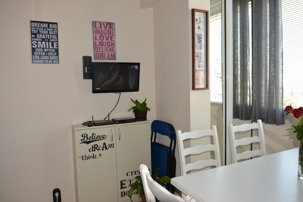 Дава се под наем Тристаен апартамент в Варна, Владислав Варненчик - 65 кв.м за 306 € - Снимка #2