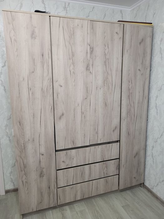 Продам шкаф новый. Торг.