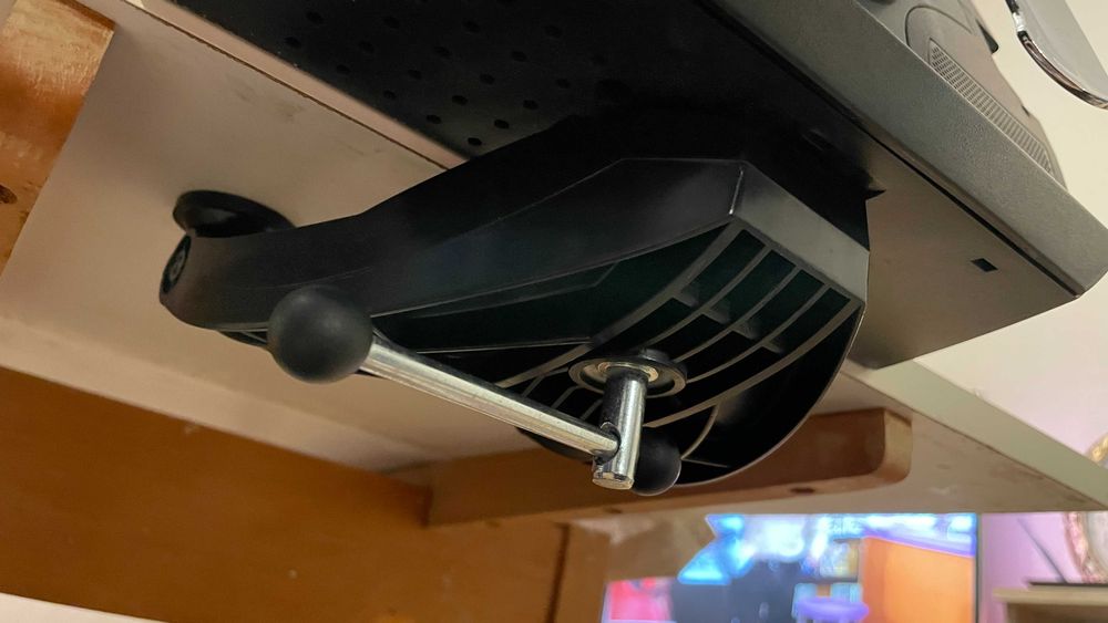 Продавам комплект волан и бюро: Thrustmaster T500 RS + Ultradesk Frag V3