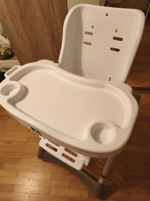 Подарявам стол за хранене