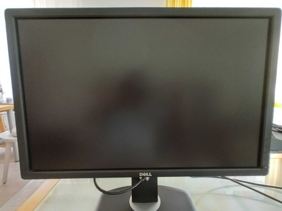 Запазен професионален монитор 24 инча Dell UltraSharp U2412Mb