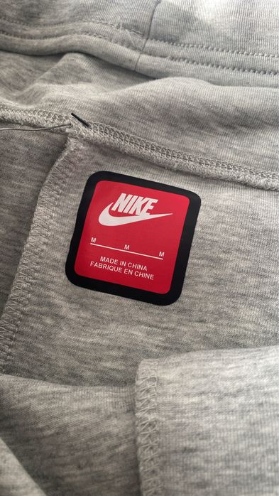 Pantaloni Nike Tech M