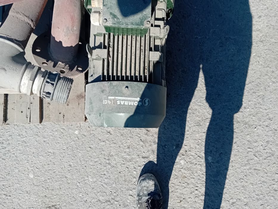 Помпи за басейн поливане едната ползвана