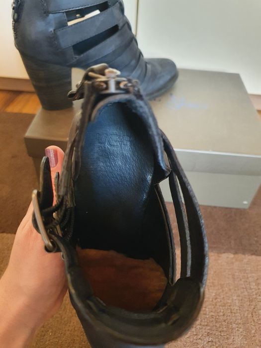 Botine piele nabuc UGG