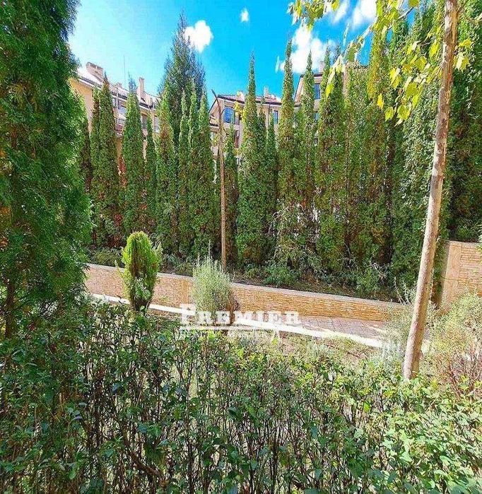 Предлагаме за продажба просторен 5-стаен апартамент