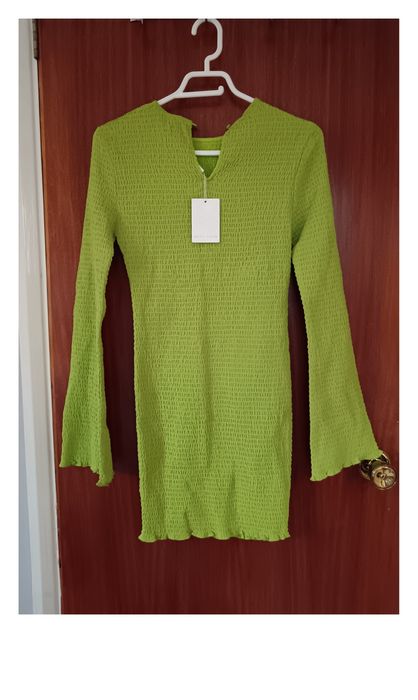 Зелена еластична рокля