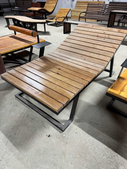 Лежак городской.