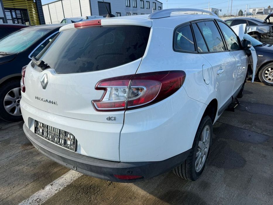 Dezmembrez / Dezmembrari / Piese / Accesorii Renault megane 3 alb 2012 break 1.9 F9Q stanga