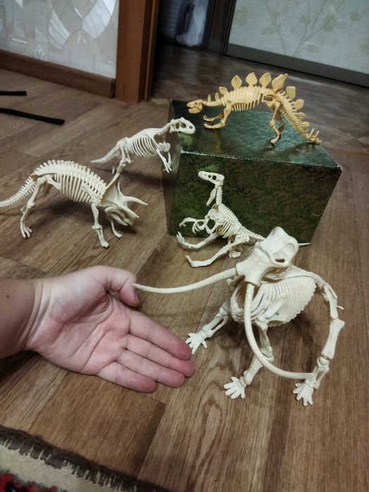 Динозавры пластиковые