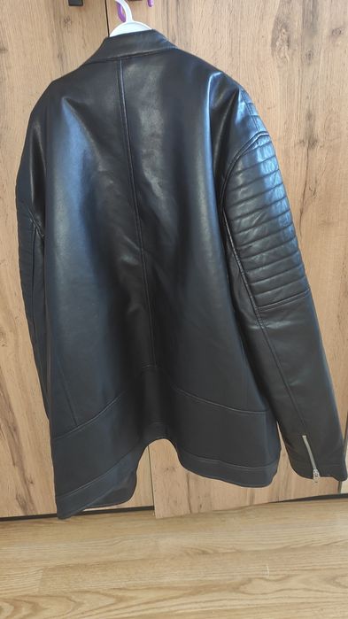 Продам новую куртку.