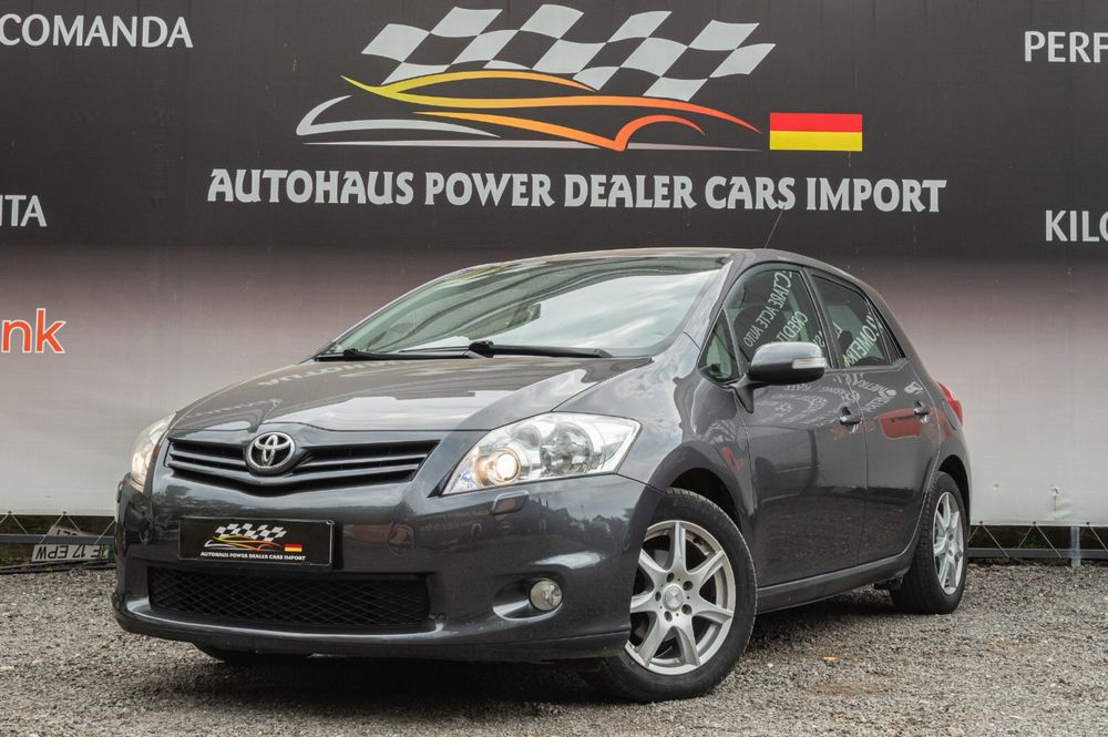 TOYOTA Auris