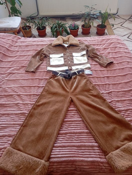 Дамски костюм М размер