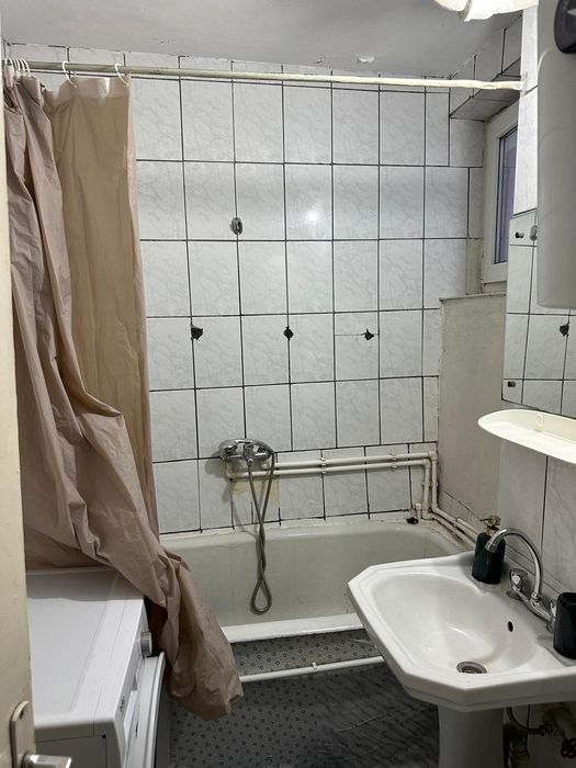 Inchiriez apartament zona policlinica
