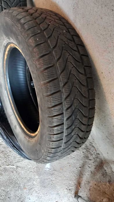Продавам зимни гуми  14"