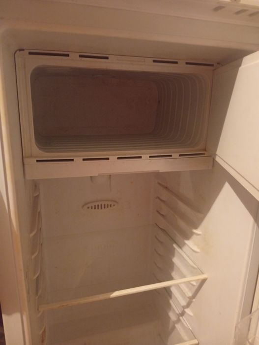 Продам холодильник маленький
