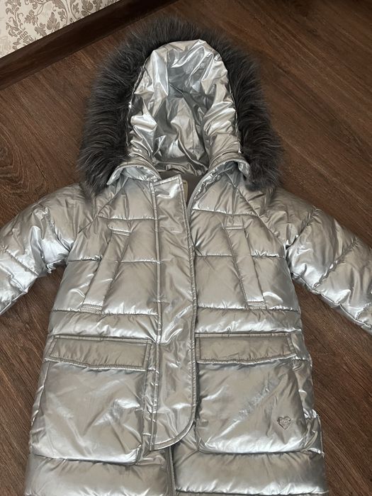 Продам красивый пуховик на девочку