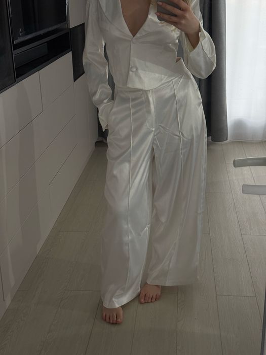 Top satinat albastru deschis cu nasturi & dantelă Zara / NOU