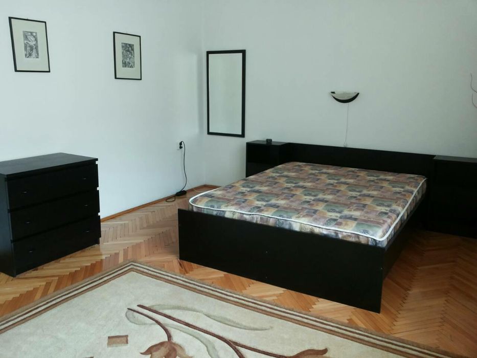 Тристаен, под наем, Център-Докторски паметник