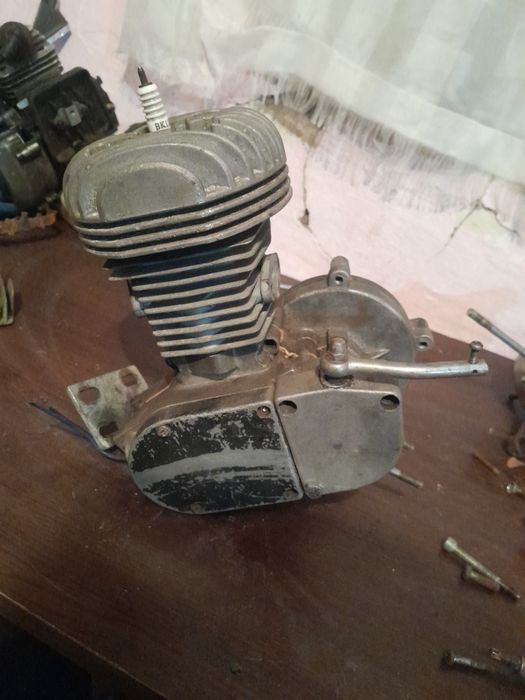 Vând 2 motoare unul de 100cc și unu de 80cc  amândouă funcționabile