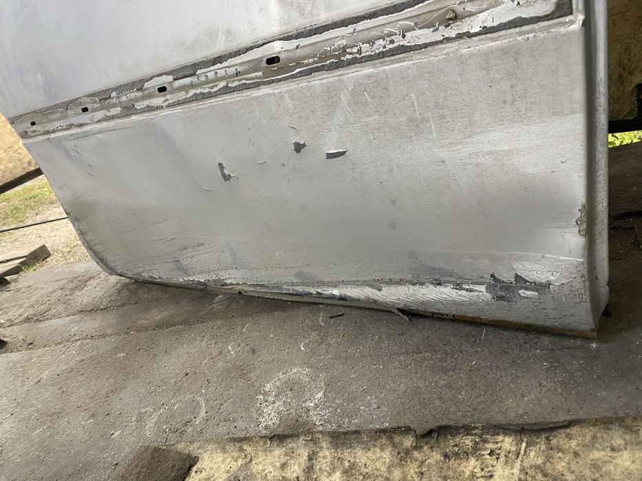 Продам крылья и дверь Мазда 626 Кронос хэтбек