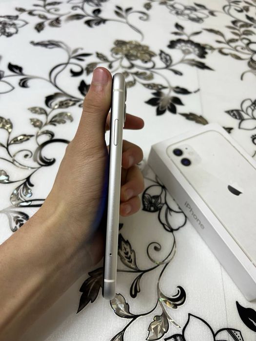 iPhone 11 в идеале с коробкой