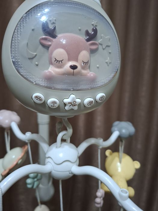 Игрушка на кровать электромобиль