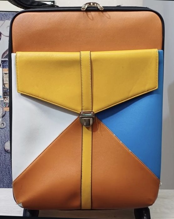 Ремонт чемоданов и сумок.Ремонт и подгон одежды. Установка фурнитуры.