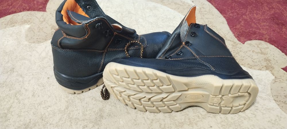 Сиз ботинка новый